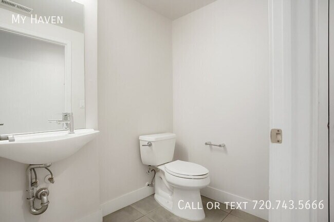 Building Photo - 3520 W Conejos Pl