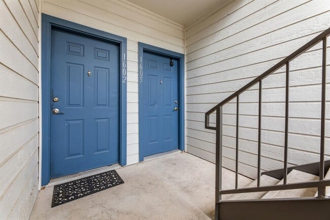 Building Photo - 6000 Shepherd Mountain Cove