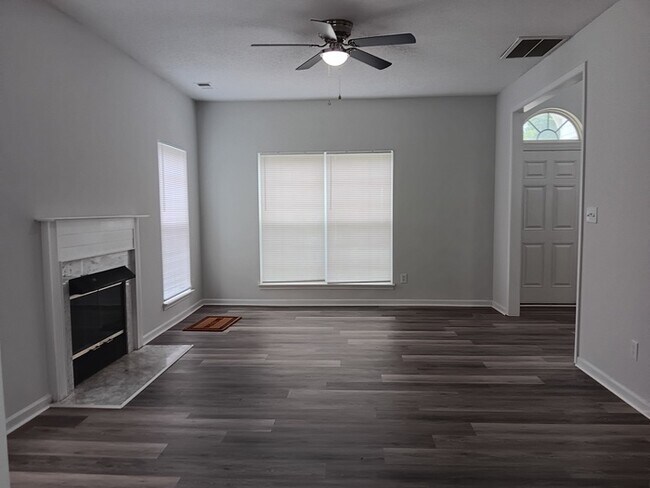 Foto del edificio - 2540 Governors Pointe Ct NE