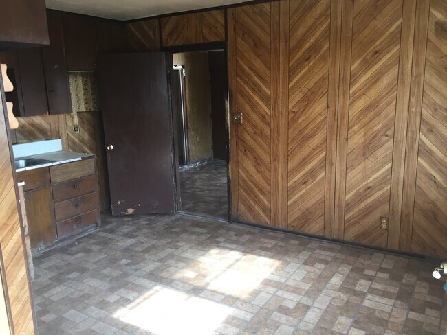 Building Photo - 1842 N St Louis Ave