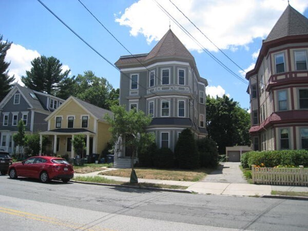 Building Photo - 174 Elm St