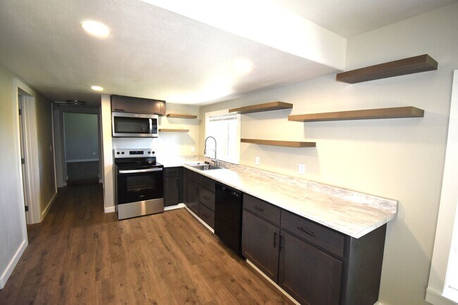 Building Photo - 157 Holloway Heights