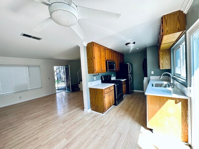 Building Photo - 8452 El Arroyo Dr