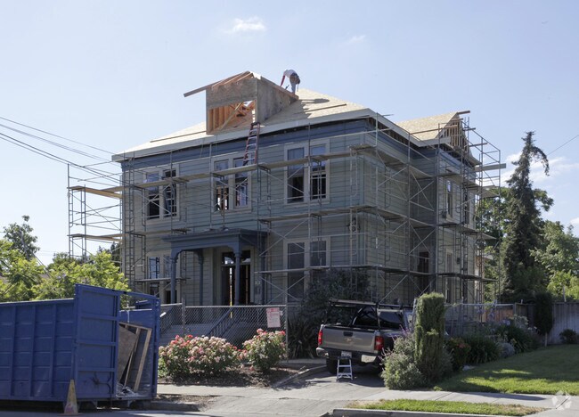 Building Photo - The Thorpe House