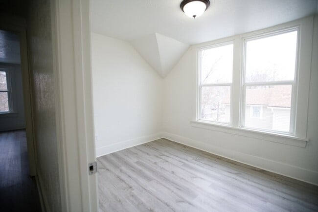 Building Photo - LEASE TO OWN $1,450 MO