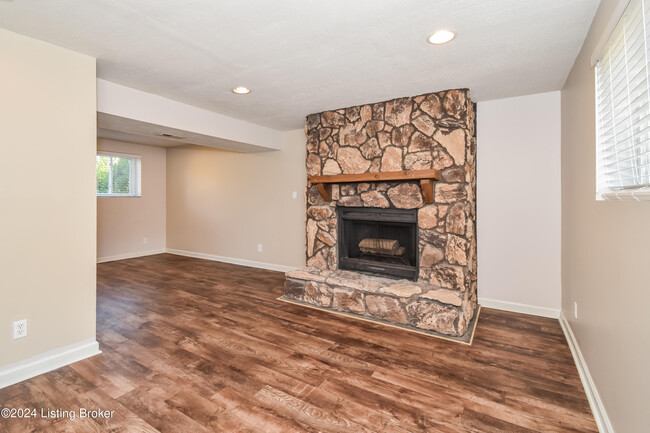 Building Photo - 7015 Apple Orchard Ln
