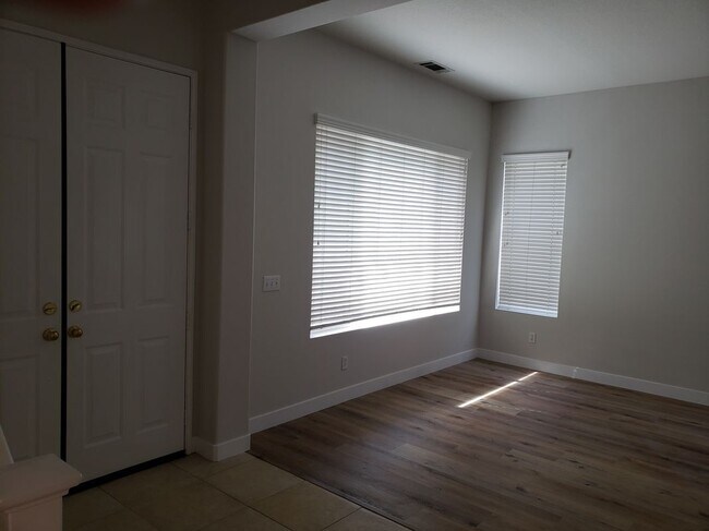 Building Photo - 7853 La Tour Ct