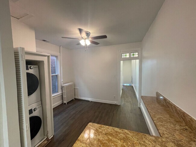 Foto del edificio - 1332 E St NE