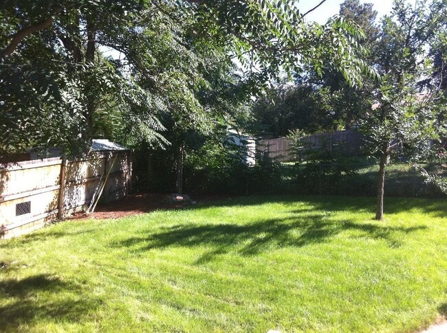 Foto del edificio - Adorable 2BD/1BA House! Nice Yard! Great L...