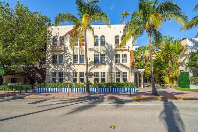 Foto del edificio - 100 Collins Ave