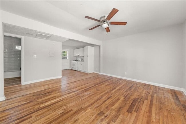Building Photo - 190 Opal Dr