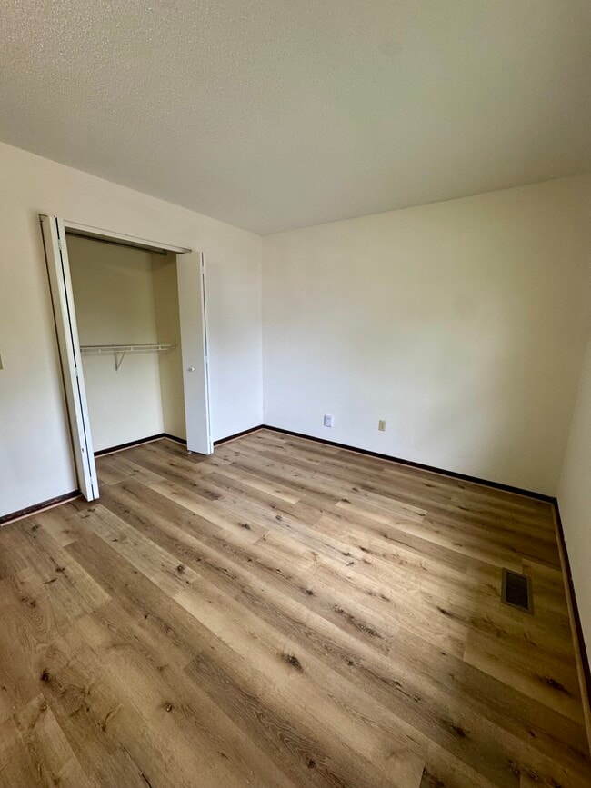 Foto del edificio - 5556 N Thornwood Ave