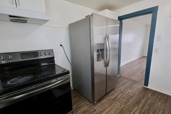 Foto del edificio - 14830 Ormel St