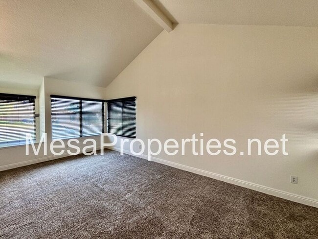 Foto del edificio - 2378 N Sycamore Ave