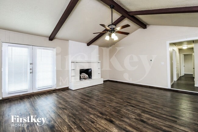 Building Photo - 2509 E Williamsburg Manor