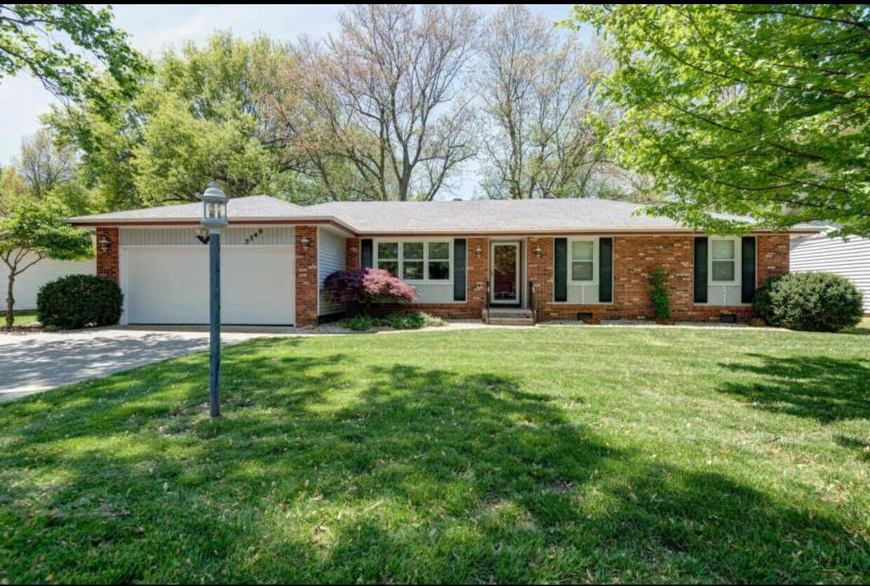 Primary Photo - 3349 S Robberson Ave