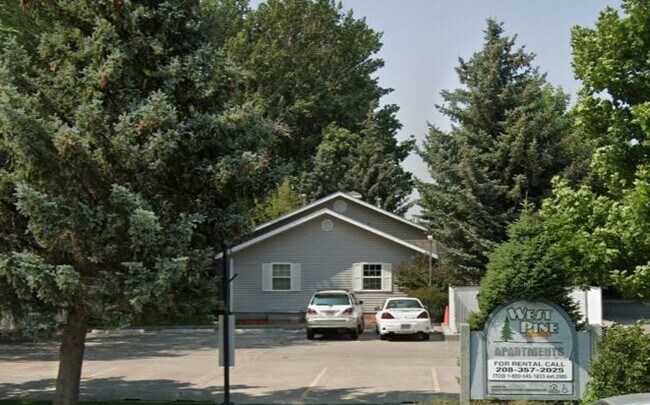 Building Photo - 343 W Pine St