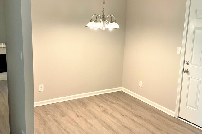 Building Photo - 1242 S Indian Creek Dr