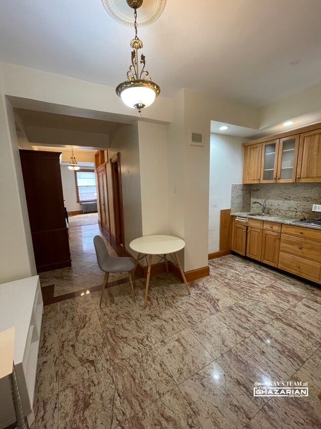 Building Photo - 21 Beacon St