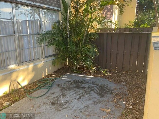Foto del edificio - 3740 SW 60th Terrace