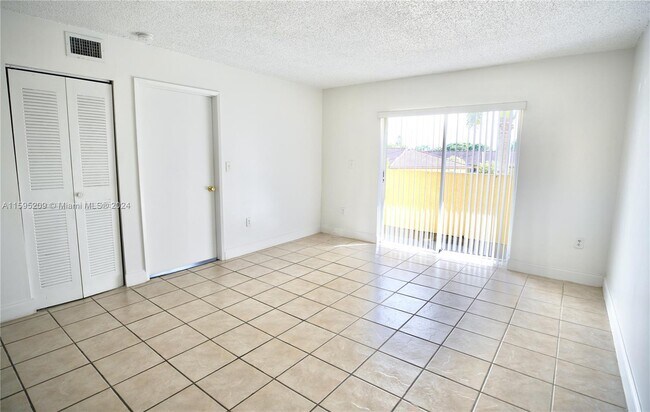 Building Photo - 14931 SW 82nd Ln
