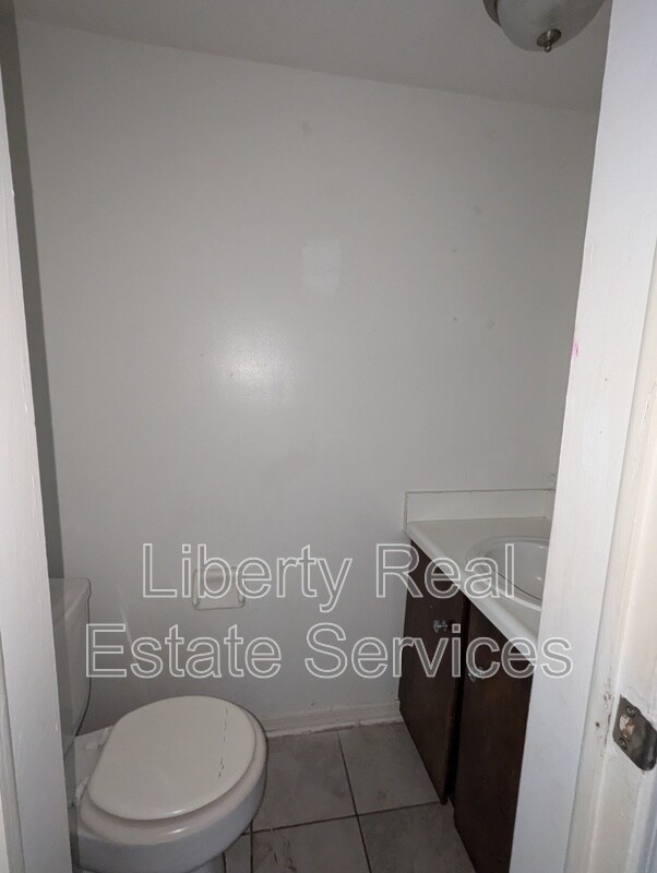 Foto del edificio - 817 Lesa St