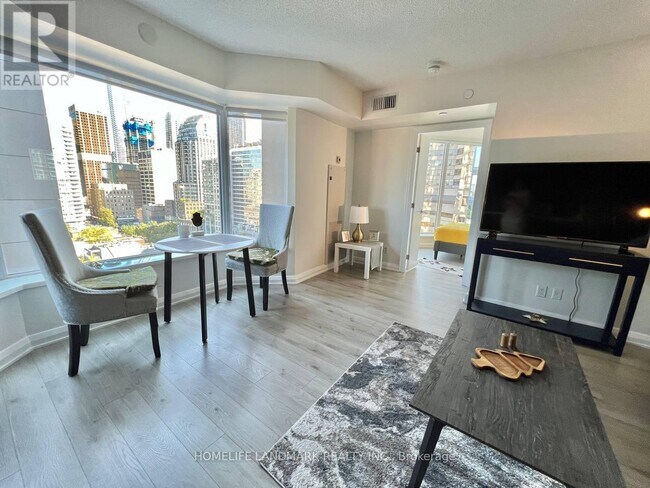 Photo du bâtiment - 155-1155 Yorkville Ave
