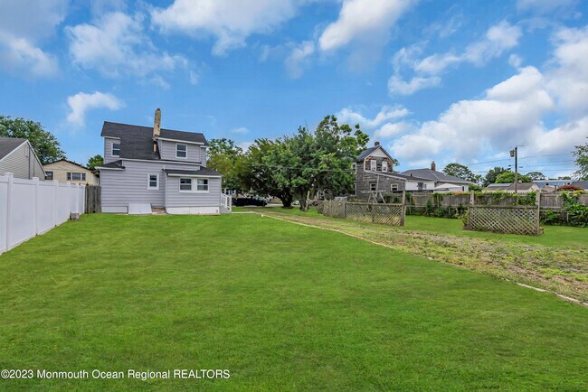 Foto del edificio - 208 Coleman Ave