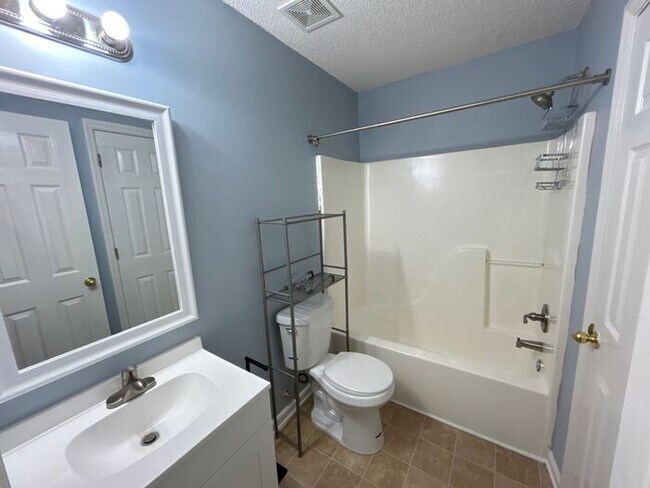 Foto del edificio - 112 Winterberry Ln