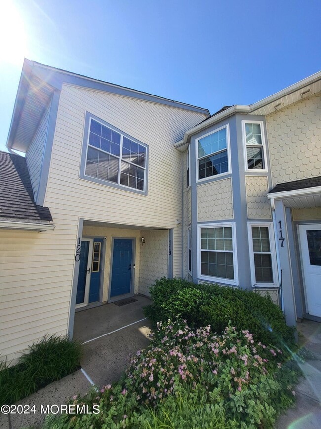 Building Photo - 120 Evergreen Ct