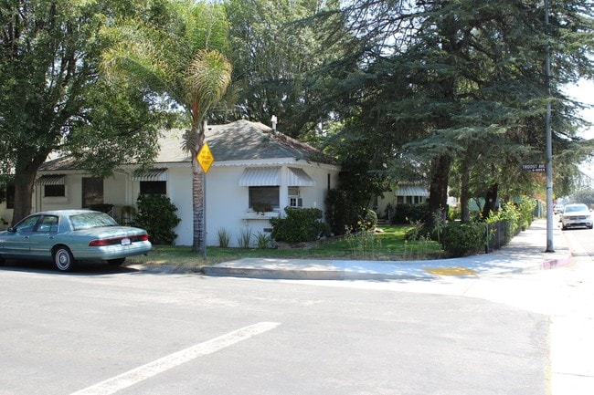 Building Photo - 11613 Moorpark St