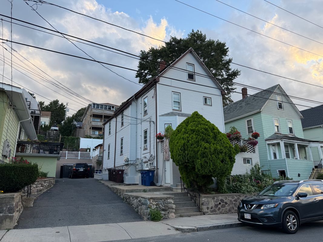 Foto del edificio - 87 Endicott Ave