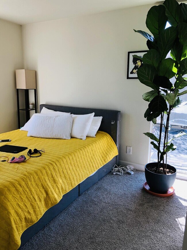 Bedroom 1 - 1420 Addison St