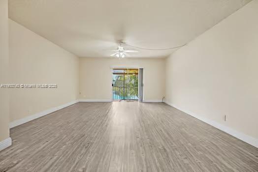 Foto del edificio - 8527 Old Country Manor