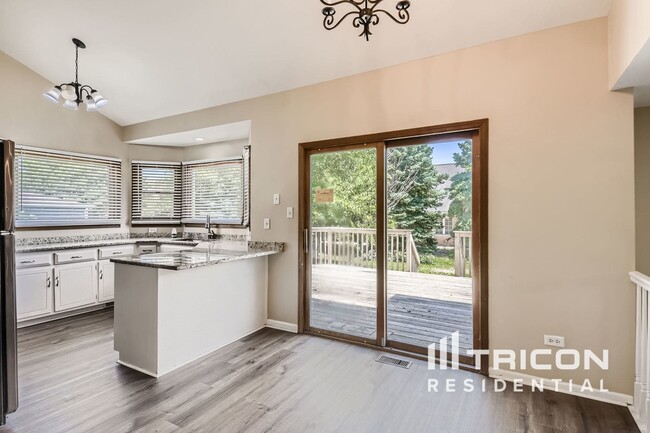 Building Photo - 1414 Lakewood Dr