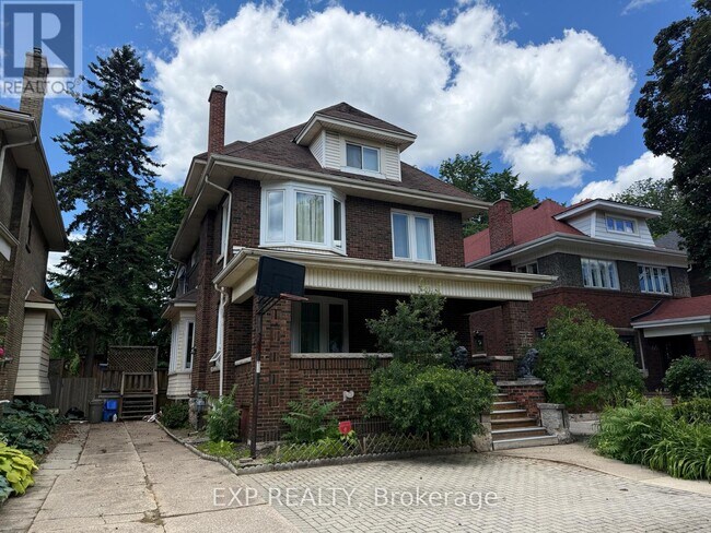 Photo du bâtiment - 70 Proctor Blvd