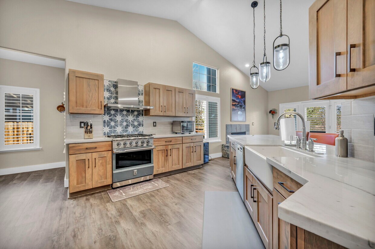 Foto principal - 6500 Brookview Cir
