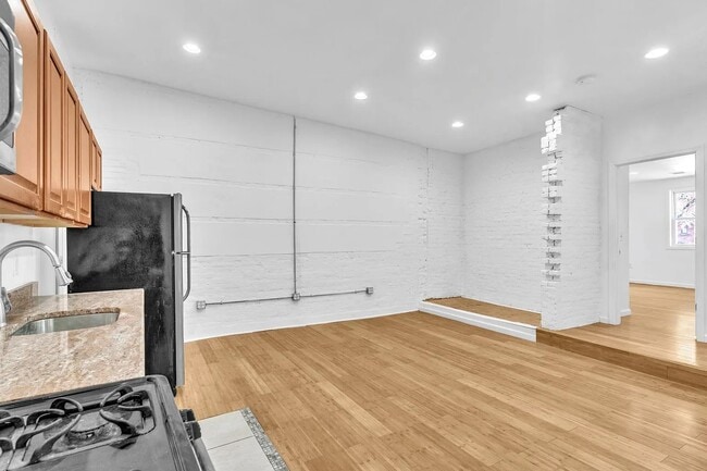 Foto del edificio - 162 University Ave