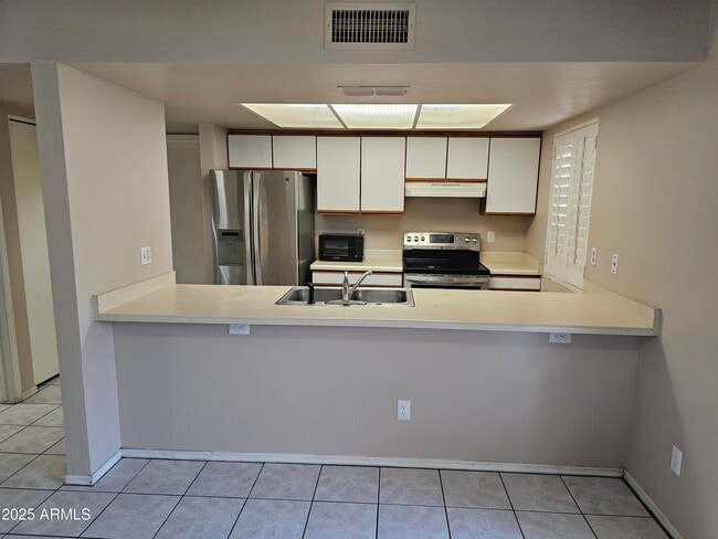 Building Photo - 2571 W Marconi Ave