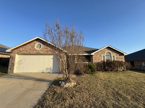 Building Photo - 9600 Diana Dr