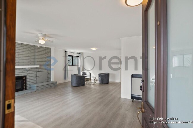 Foto del edificio - 21623 Baywood Ave