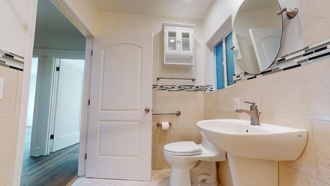 Spacious Single Family Home in Outer Mission 3BD/2BR WITH PARKING - Spacious Single Family Home in Outer Mission 3BD/2BR WITH PARKING