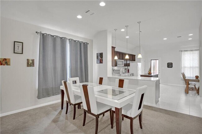 Building Photo - 112 Silverspot Ct