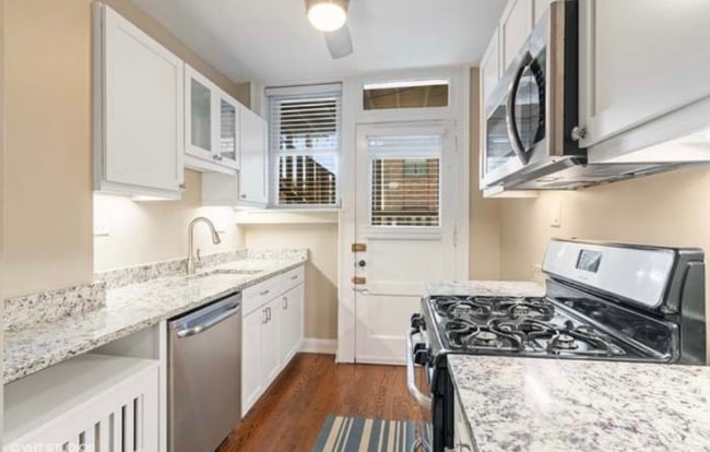 Foto del edificio - 715 Washington Blvd