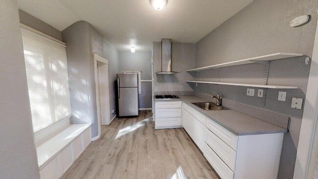 Foto del edificio - Coming Soon! Charming Cottage for Lease in Downtown Riverside, California!