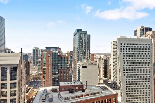 Building Photo - 111 E Chestnut St