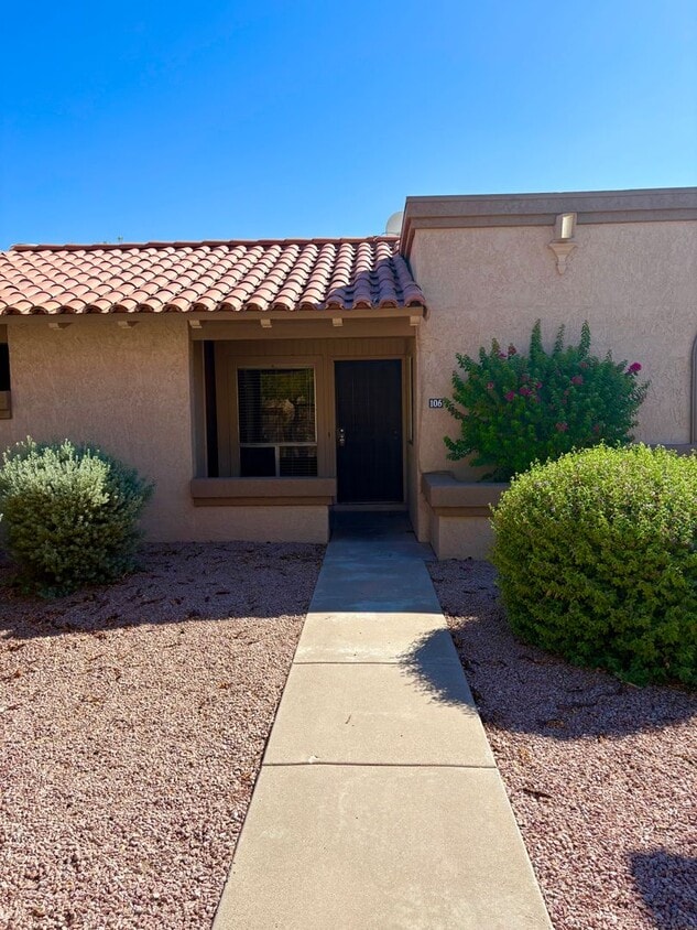 Primary Photo - **CHARMING 2 BEDROOM/2 BATHROOM PATIO HOME...