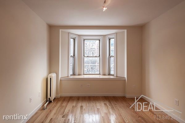 Building Photo - 261 Cumberland St