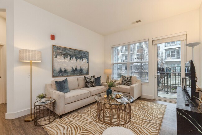 Building Photo - 555 Lakeview Pkwy