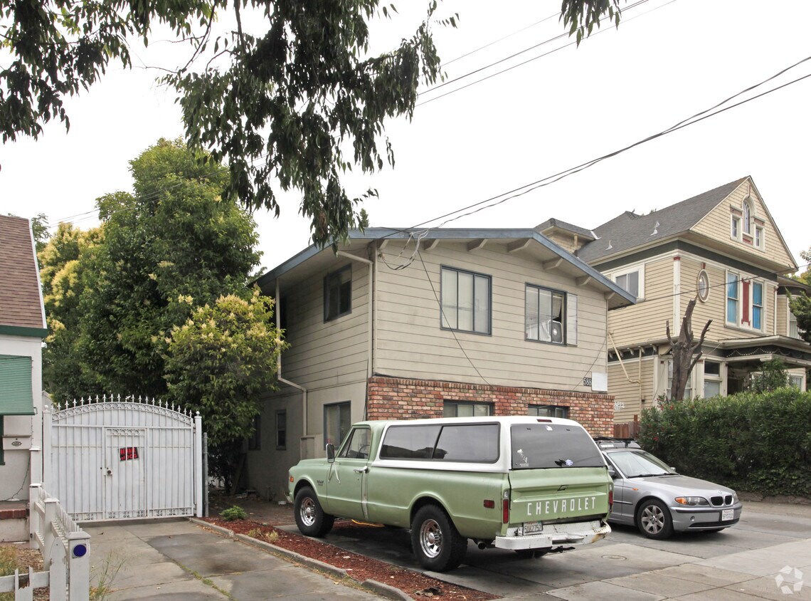 Building Photo - 588 S 10th St
